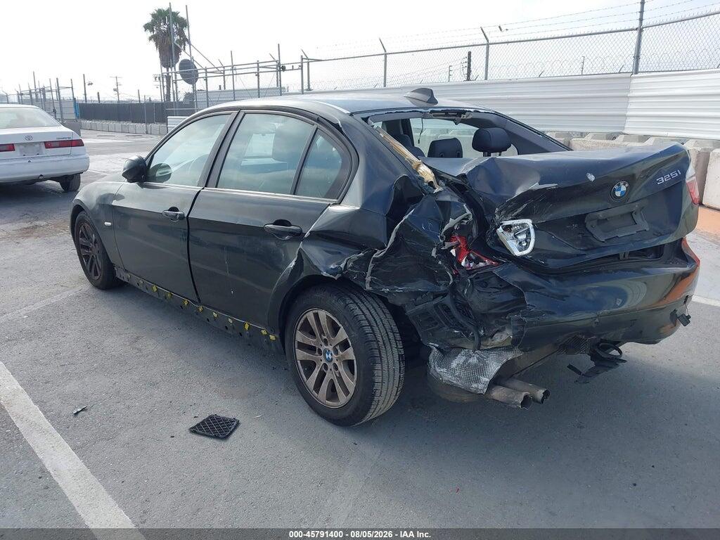 WBAVB13516PT03413 2006 BMW 325I photo no. 3