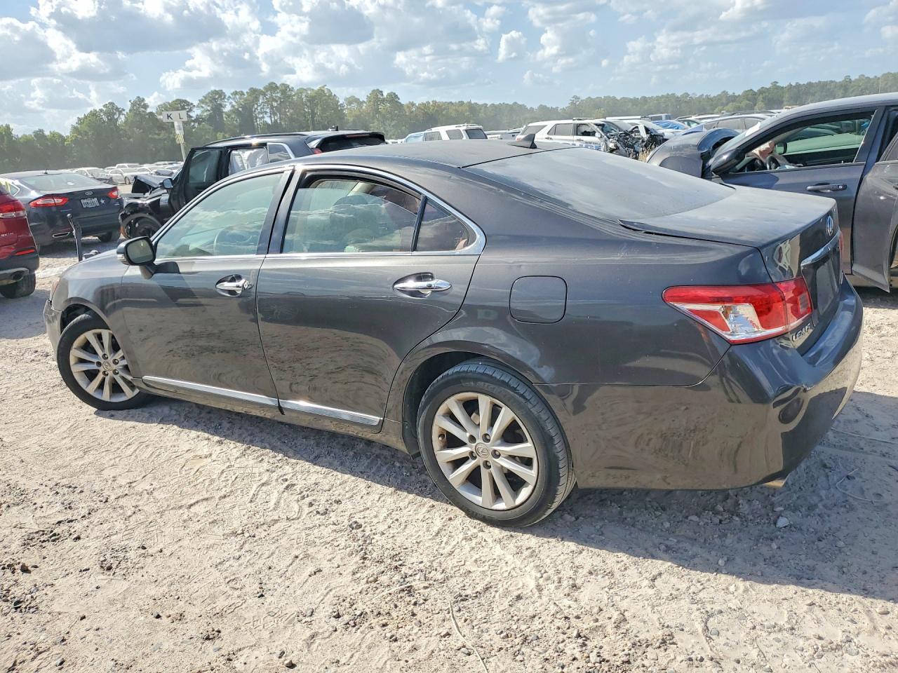2010 LEXUS ES 350 — Фото 2 из 13