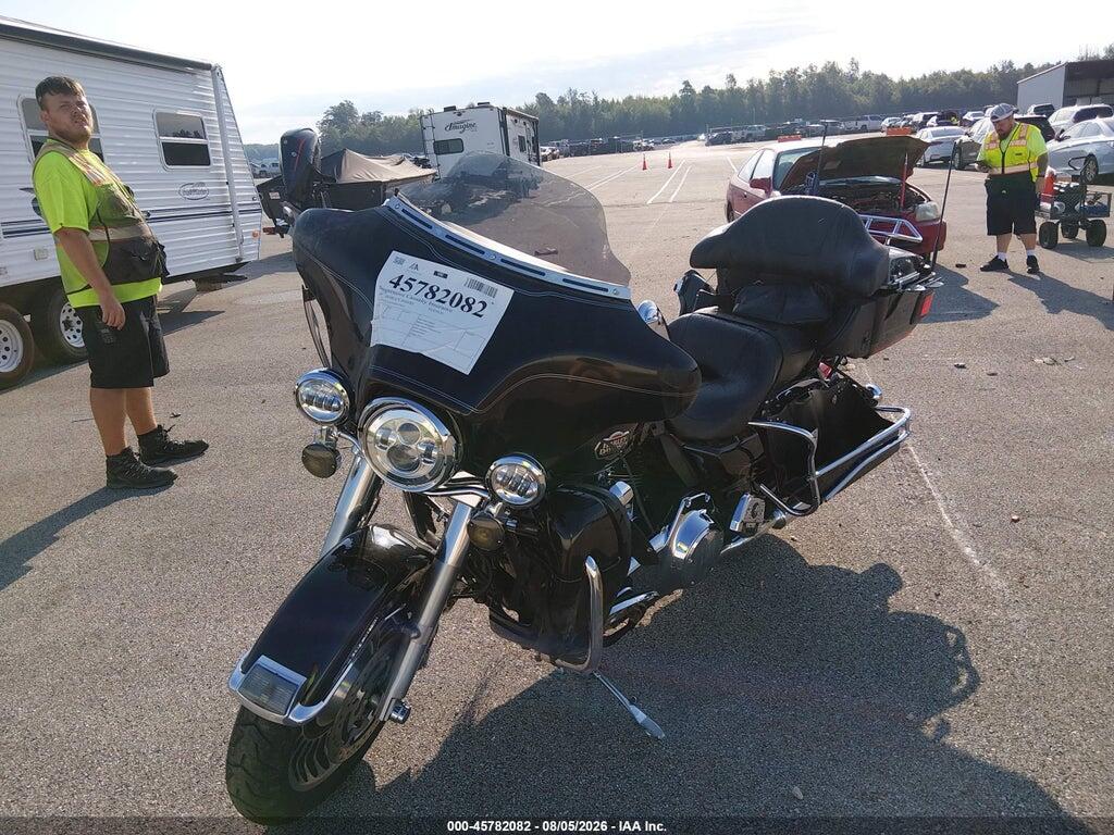 1HD1FC416AB673810 2010 HARLEY-DAVIDSON FLHTCU photo no. 2