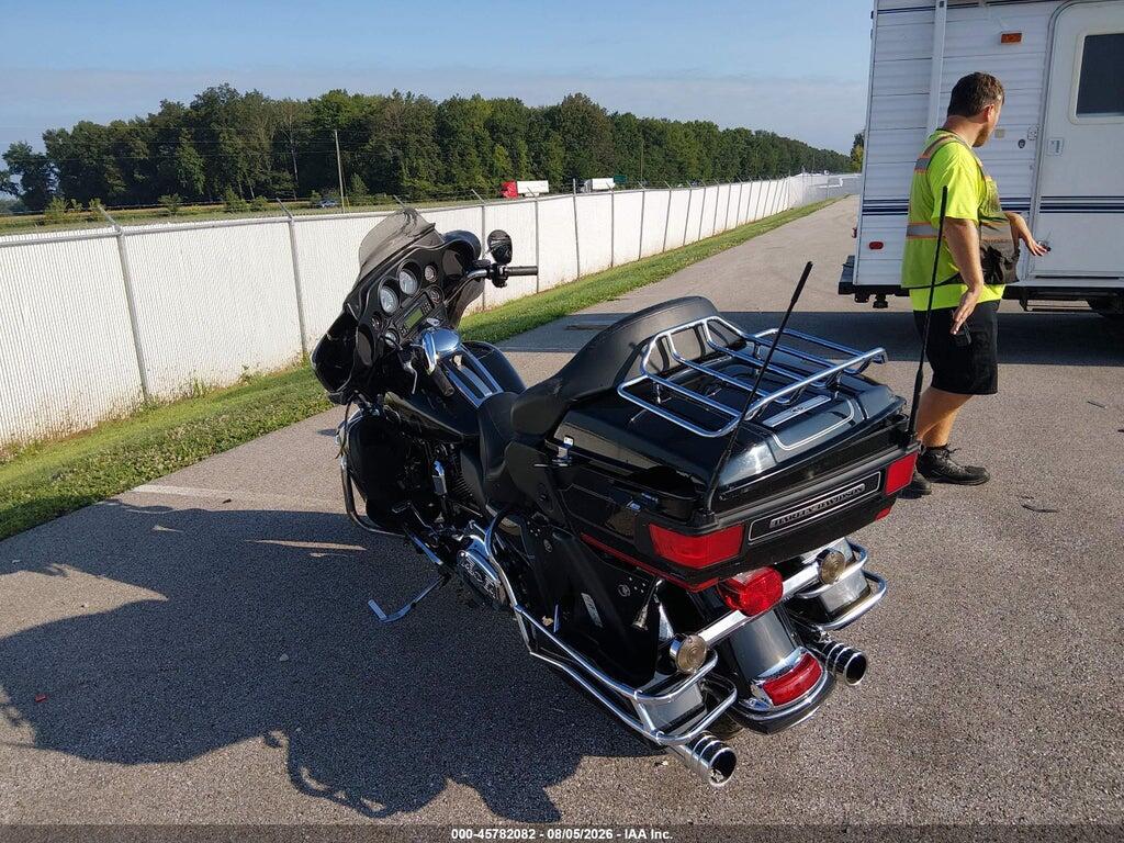 1HD1FC416AB673810 2010 HARLEY-DAVIDSON FLHTCU photo no. 3