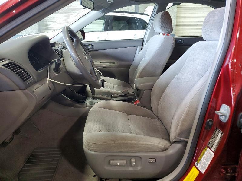 2004 TOYOTA CAMRY LE — Фото 7 из 12