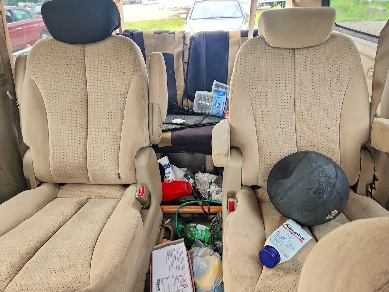2008 HYUNDAI ENTOURAGE GLS — Фото 10 из 13