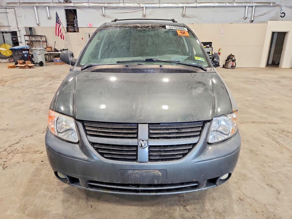 2005 DODGE GRAND CARAVAN SXT — Фото 5 из 13