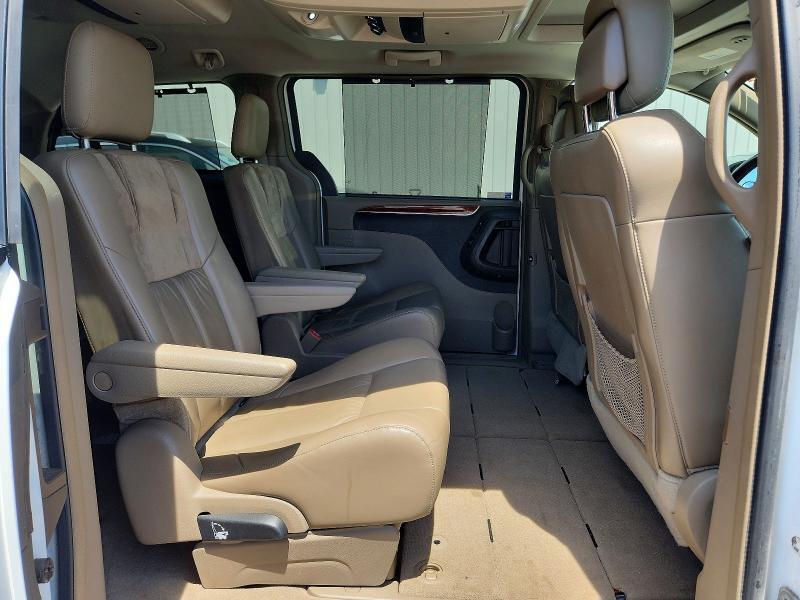 2016 CHRYSLER TOWN & COUNTRY LIMITED PLATINUM — Фото 11 из 13