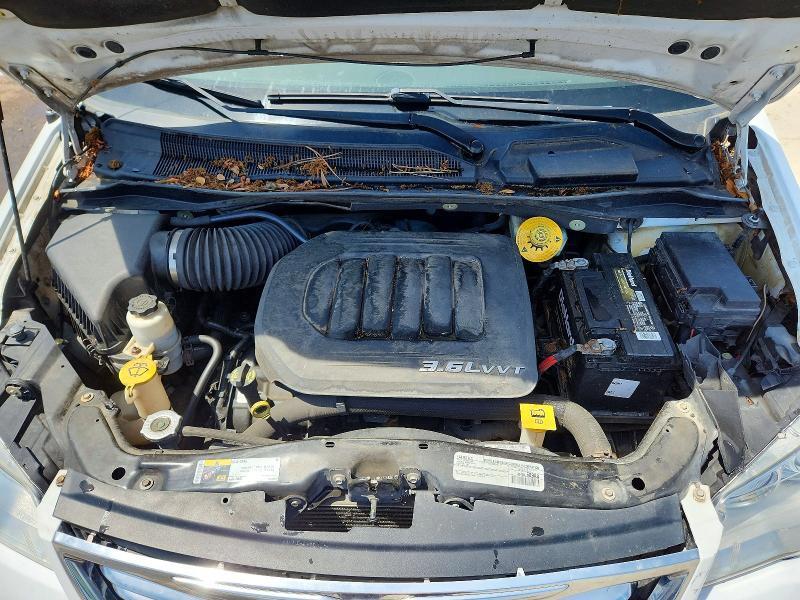 2016 CHRYSLER TOWN & COUNTRY LIMITED PLATINUM — Фото 12 из 13