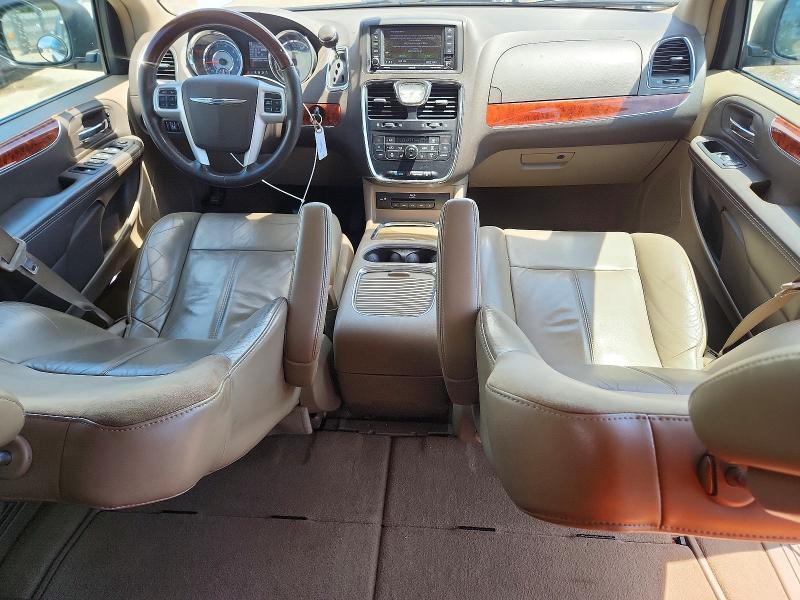 2016 CHRYSLER TOWN & COUNTRY LIMITED PLATINUM — Фото 8 из 13