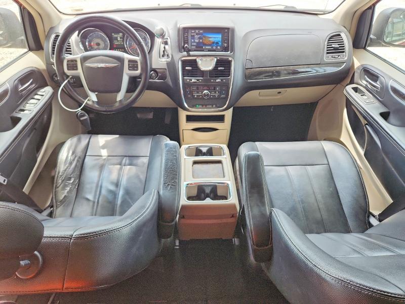 2016 CHRYSLER TOWN & COUNTRY TOURING — Фото 8 из 13