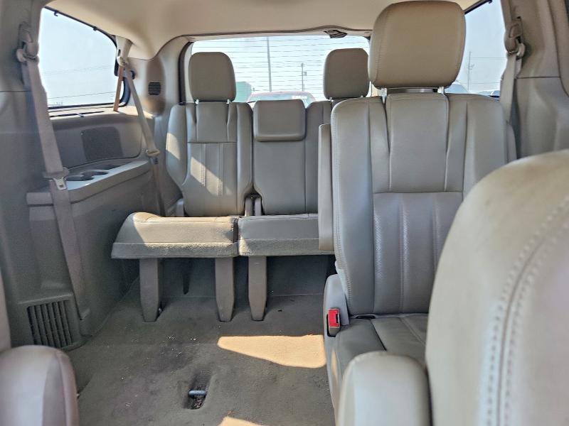 2016 CHRYSLER TOWN & COUNTRY TOURING L — Фото 10 из 13