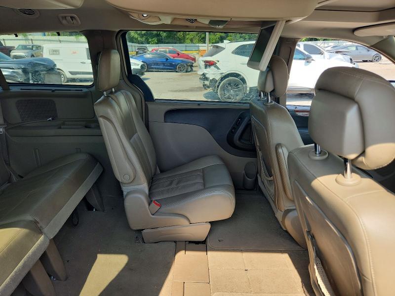 2016 CHRYSLER TOWN & COUNTRY TOURING L — Фото 11 из 13