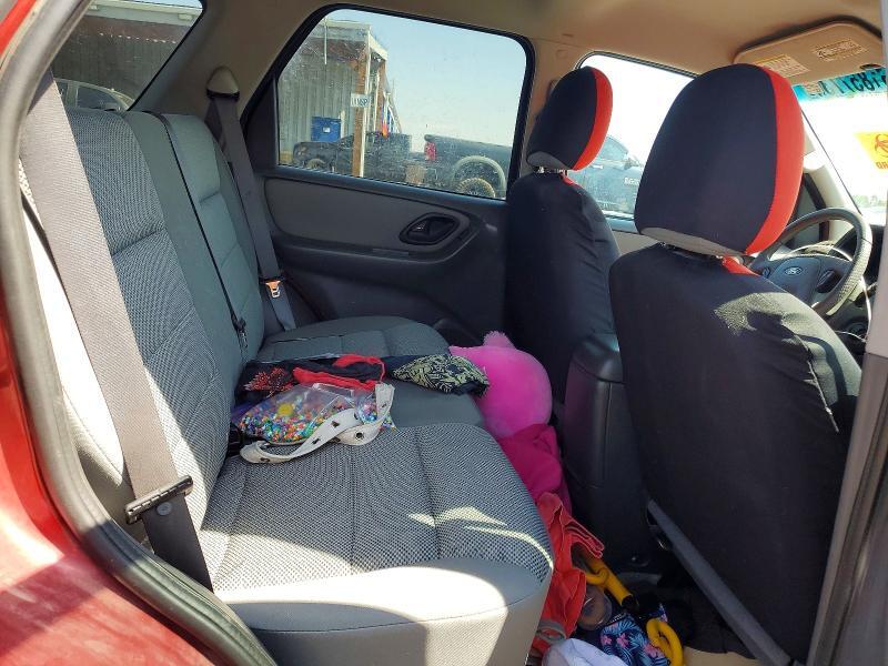 1FMCU93135KB12700 2005 FORD ESCAPE photo no. 11