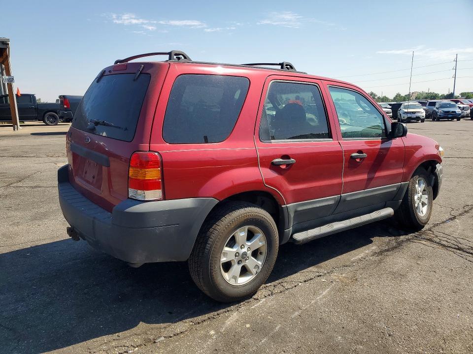 1FMCU93135KB12700 2005 FORD ESCAPE photo no. 3
