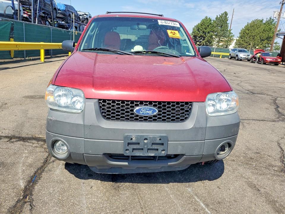 1FMCU93135KB12700 2005 FORD ESCAPE photo no. 5