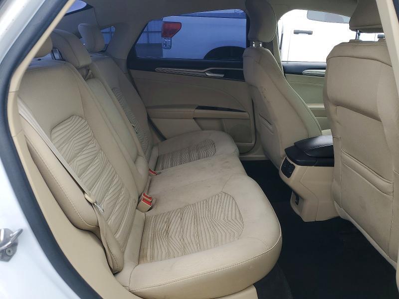1FA6P0H7XG5123136 2016 FORD FUSION photo no. 10