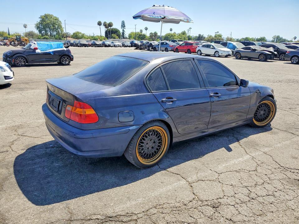 WBAAZ33453PH34381 2003 BMW 325 photo no. 3
