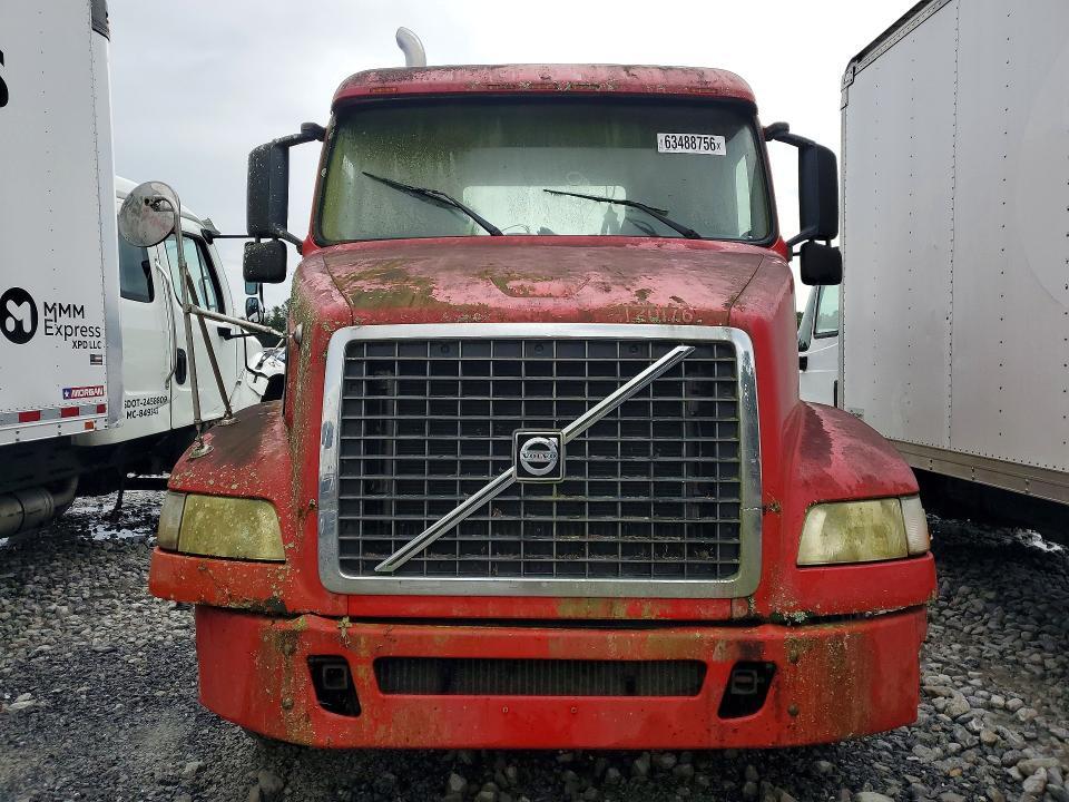 2005 VOLVO VNM SEMI TRUCK — Фото 5 из 13