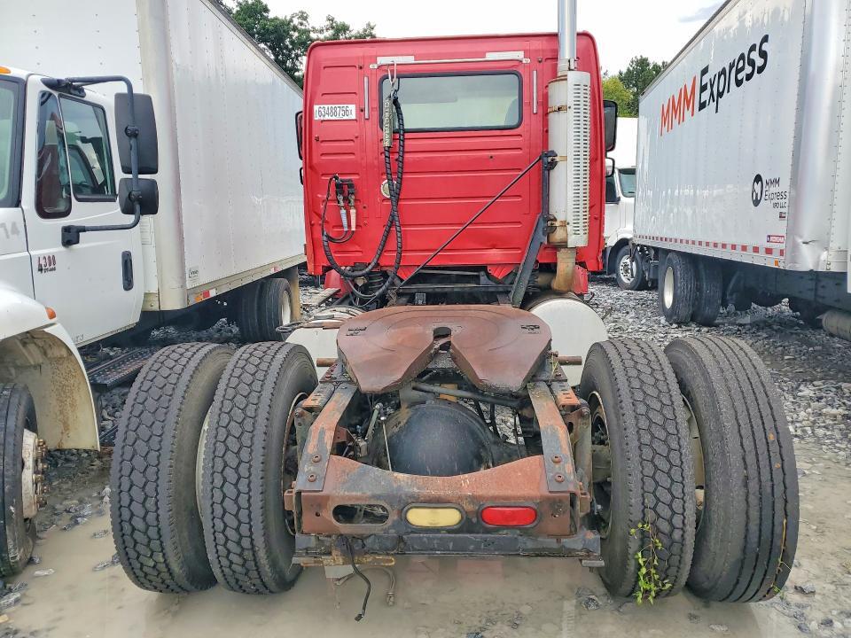 2005 VOLVO VNM SEMI TRUCK — Фото 6 из 13