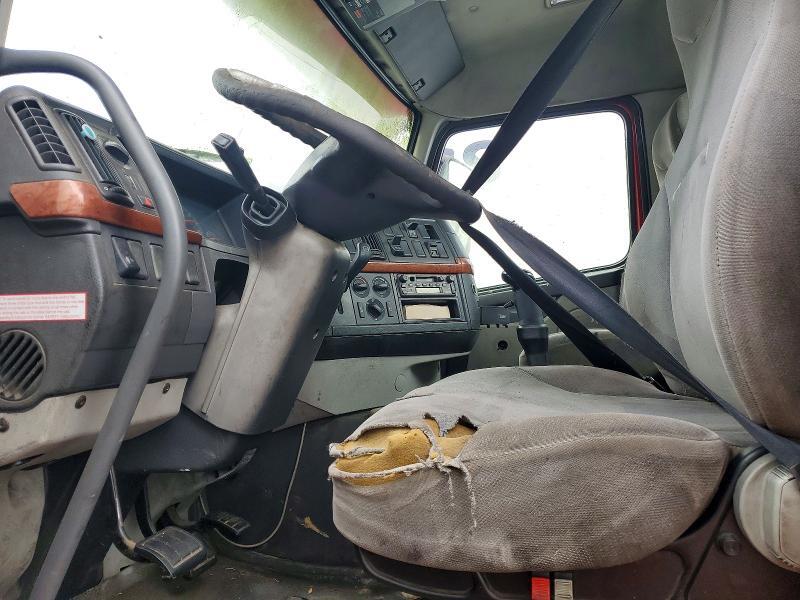 2005 VOLVO VNM SEMI TRUCK — Фото 7 из 13