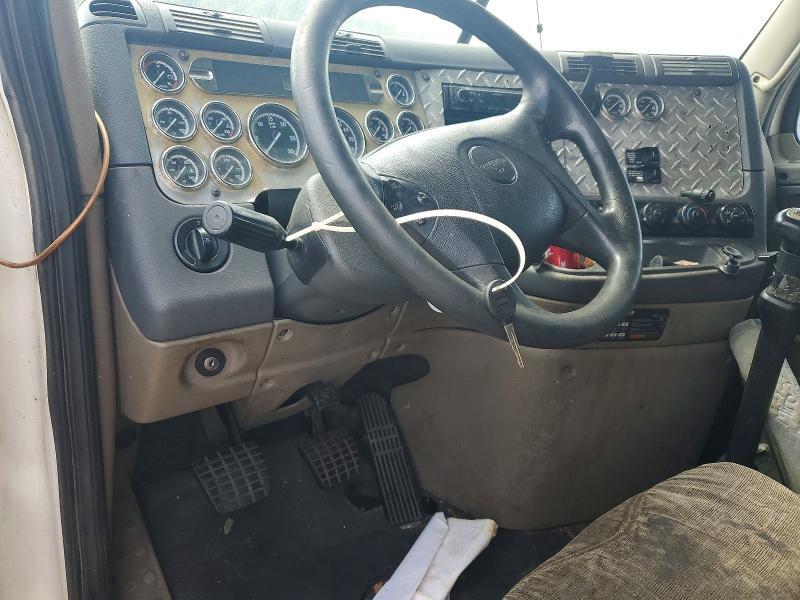 2009 FREIGHTLINER CASCADIA 125 — Фото 8 из 14