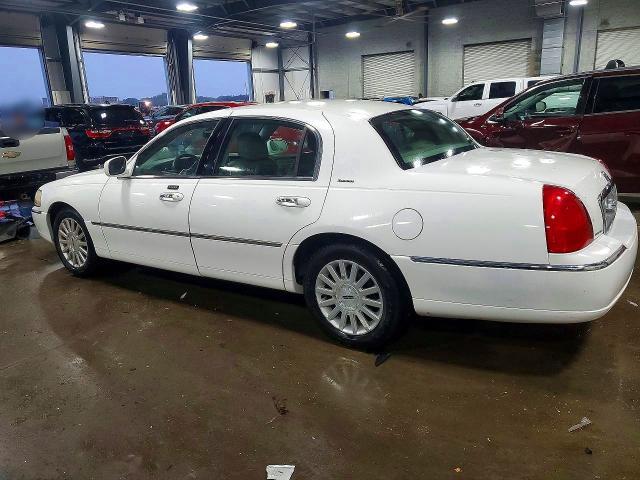 2003 LINCOLN TOWN CAR EXECUTIVE — Фото 2 из 12