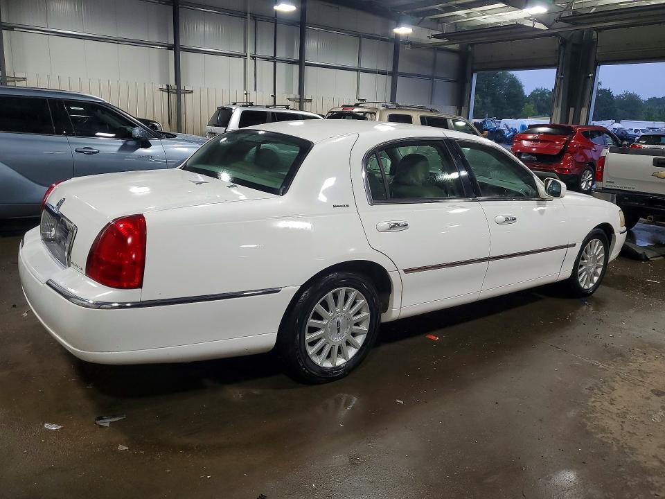 2003 LINCOLN TOWN CAR EXECUTIVE — Фото 3 из 12