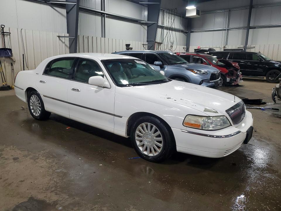 2003 LINCOLN TOWN CAR EXECUTIVE — Фото 4 из 12