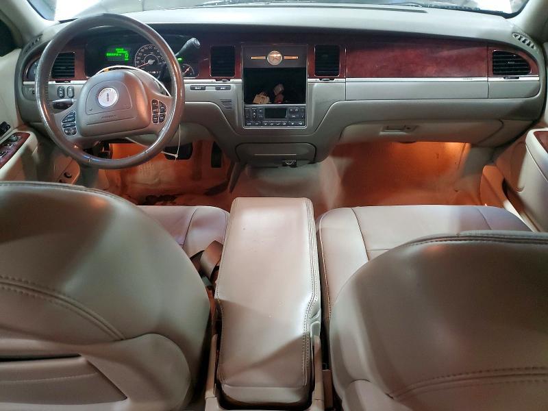 2003 LINCOLN TOWN CAR EXECUTIVE — Фото 8 из 12