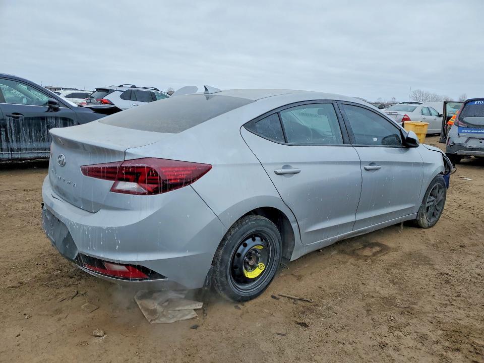 2020 HYUNDAI ELANTRA SEL — Фото 3 из 13