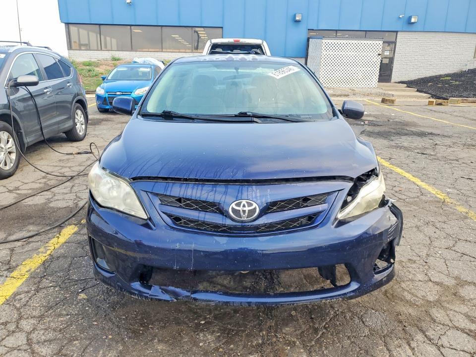 2T1BU4EE8CC828719 2012 TOYOTA COROLLA photo no. 5