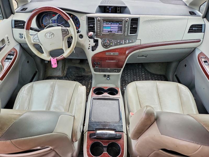 2012 TOYOTA SIENNA LIMITED 7-PASSENGER — Фото 8 из 12