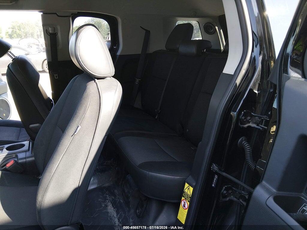 JTEZU4BFXBK011045 2011 TOYOTA FJ CRUISER photo no. 8