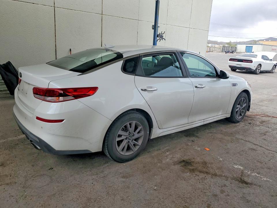 5XXGT4L36LG419363 2020 KIA OPTIMA photo no. 3