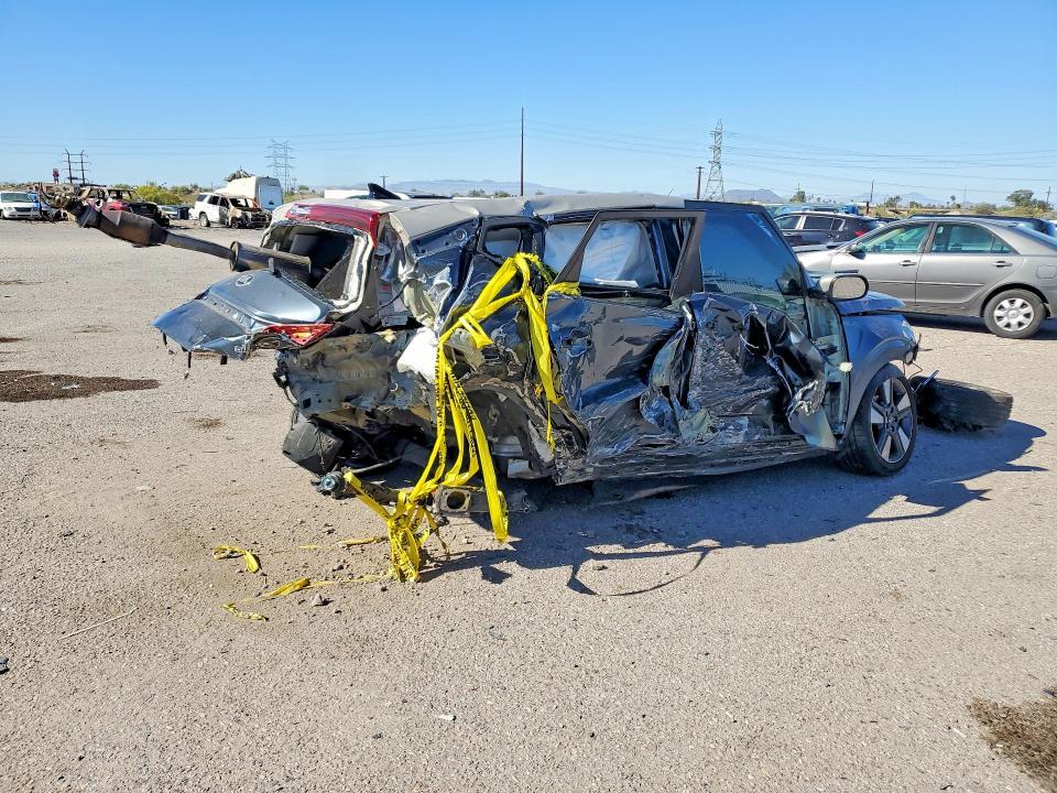 KNDJ33AU5L7012378 2020 KIA SOUL photo no. 3