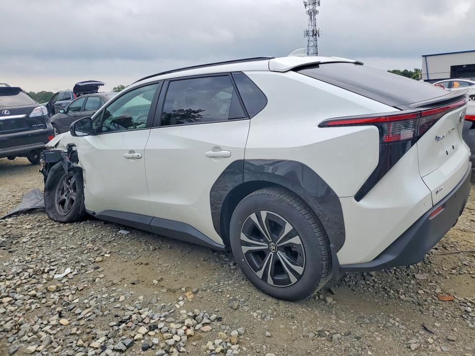 2024 TOYOTA BZ4X XLE — Фото 2 из 13