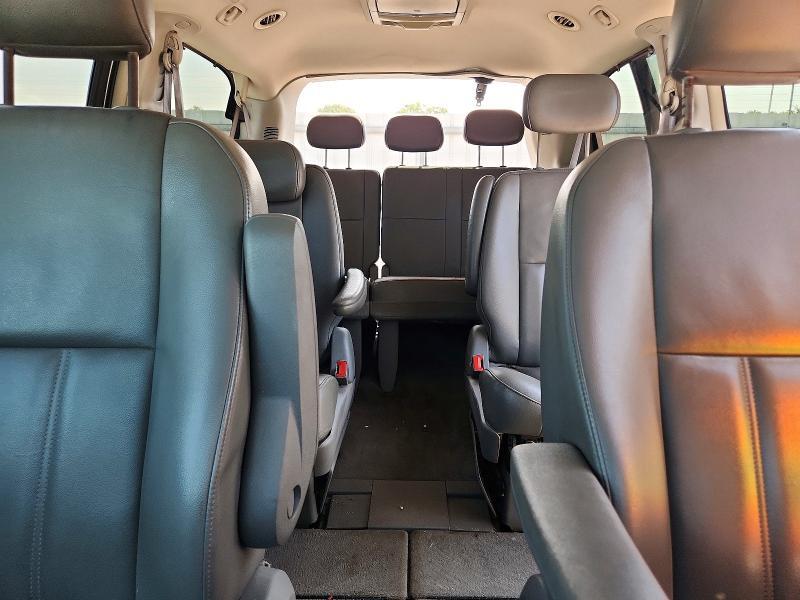 2010 CHRYSLER TOWN & COUNTRY TOURING — Фото 10 из 14
