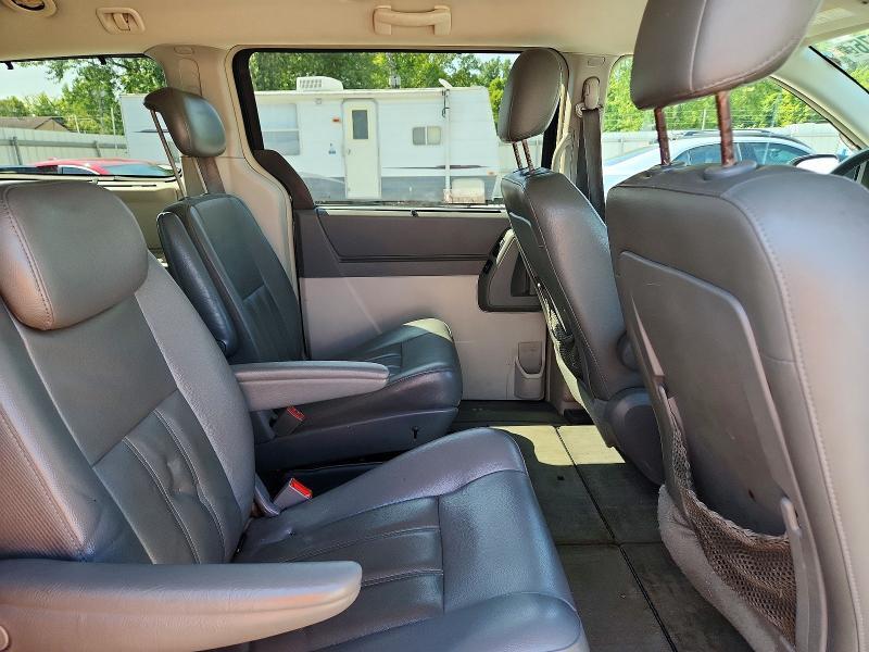 2010 CHRYSLER TOWN & COUNTRY TOURING — Фото 11 из 14