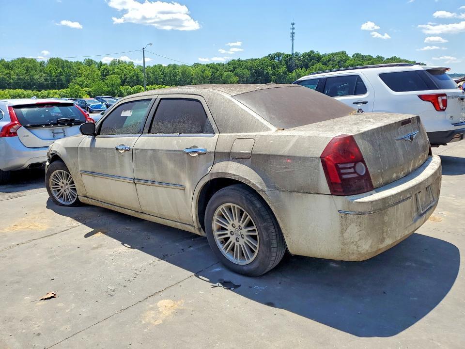 2010 CHRYSLER 300 — Фото 2 из 12