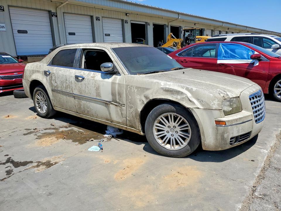 2010 CHRYSLER 300 — Фото 4 из 12