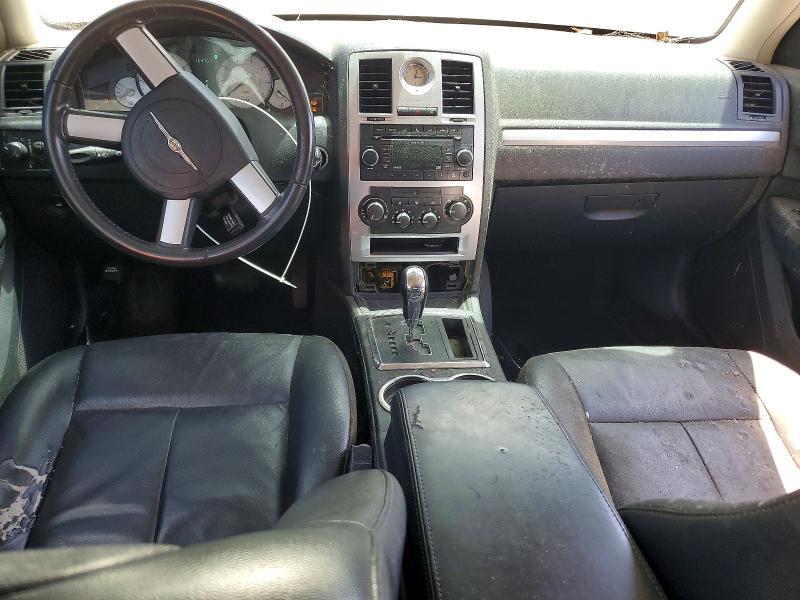 2010 CHRYSLER 300 — Фото 8 из 12
