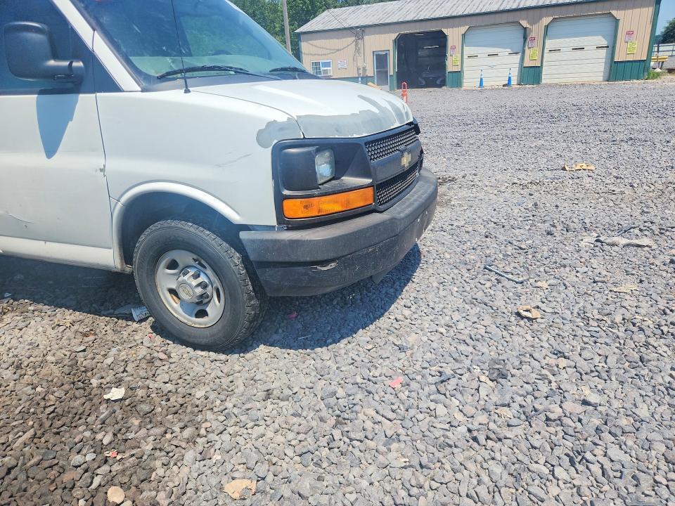 2013 CHEVROLET EXPRESS G2500 — Фото 4 из 12