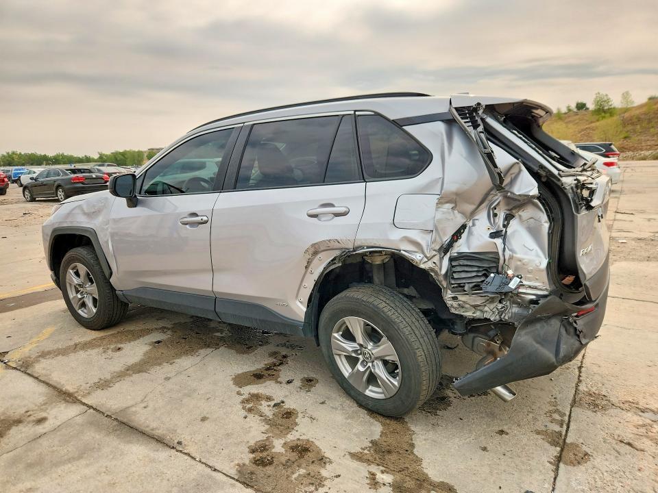 2024 TOYOTA RAV4 LE — Фото 2 из 13