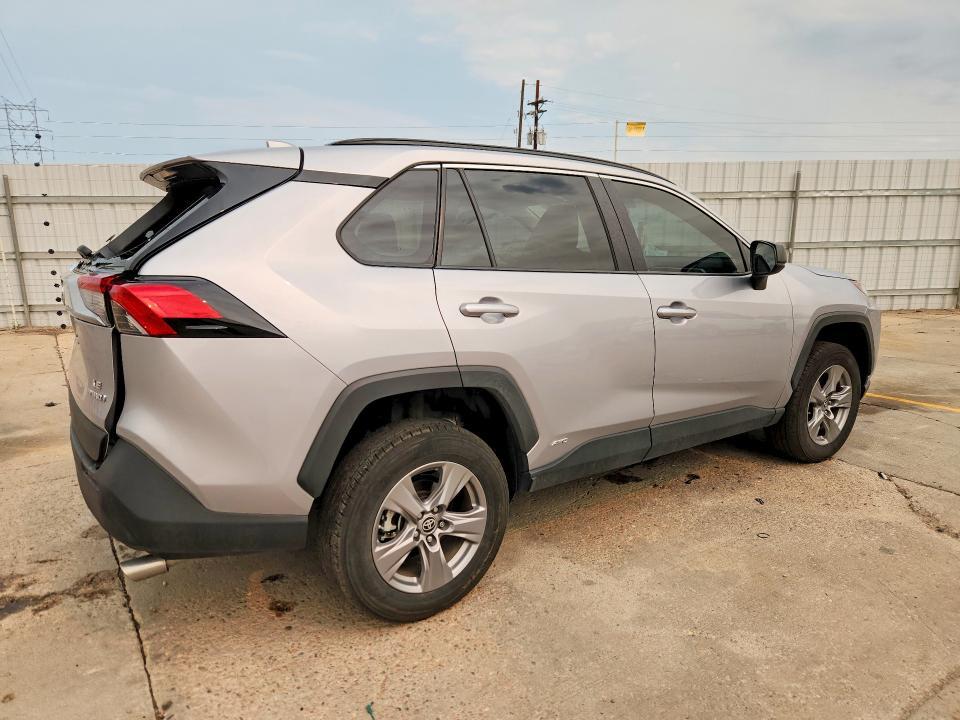 2024 TOYOTA RAV4 LE — Фото 3 из 13