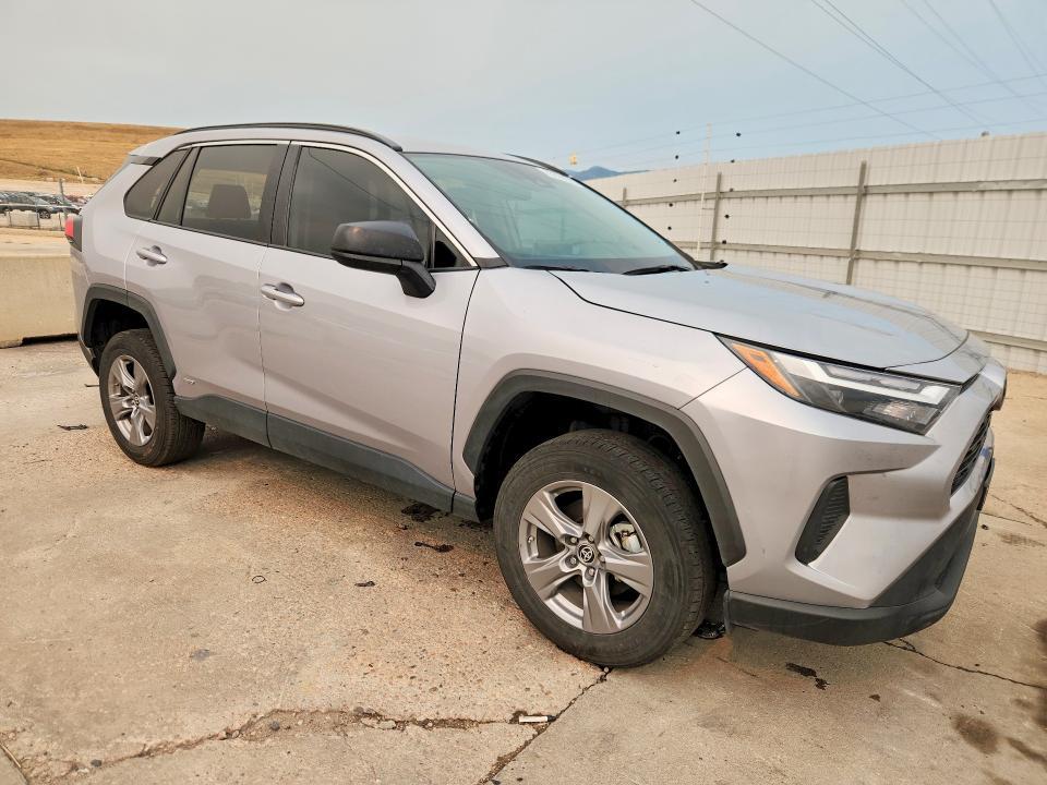 2024 TOYOTA RAV4 LE — Фото 4 из 13