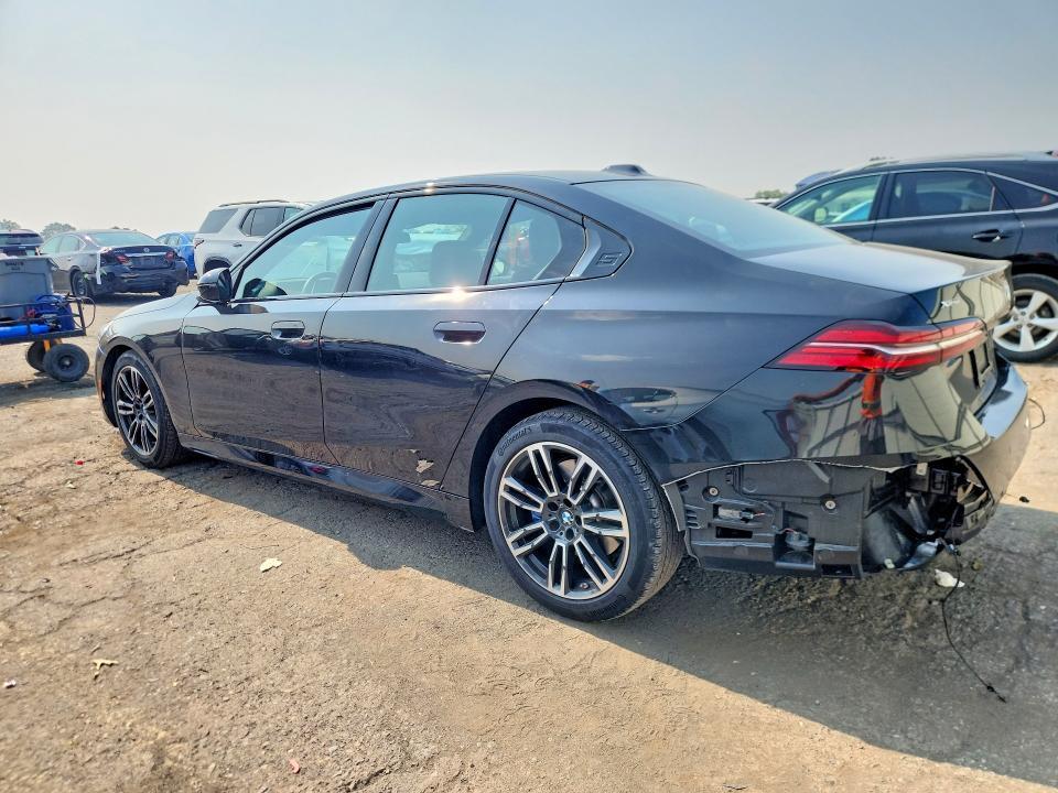 2025 BMW 530 XI — Фото 2 из 13