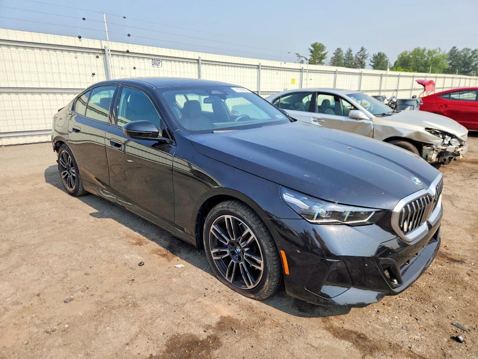 2025 BMW 530 XI — Фото 4 из 13