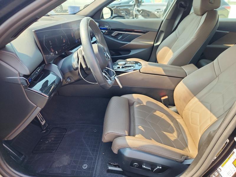 2025 BMW 530 XI — Фото 7 из 13