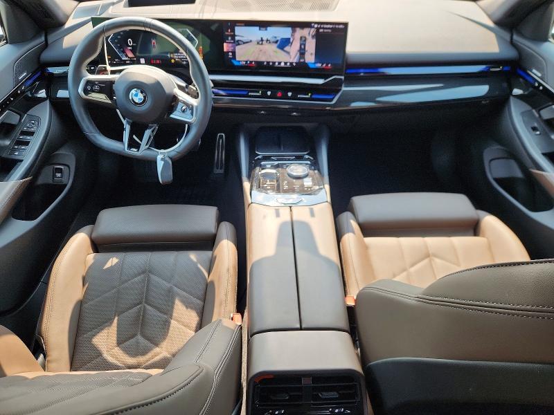 2025 BMW 530 XI — Фото 8 из 13