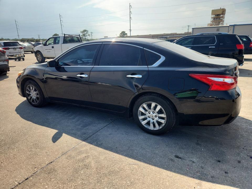 1N4AL3AP1GC216818 2016 NISSAN ALTIMA photo no. 2