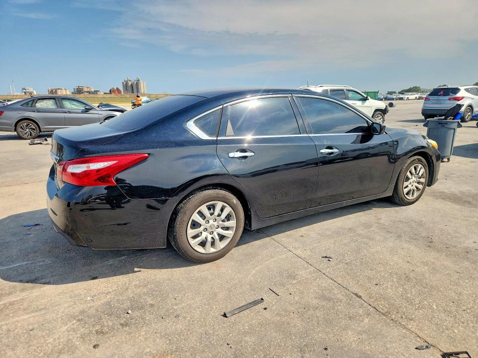 1N4AL3AP1GC216818 2016 NISSAN ALTIMA photo no. 3
