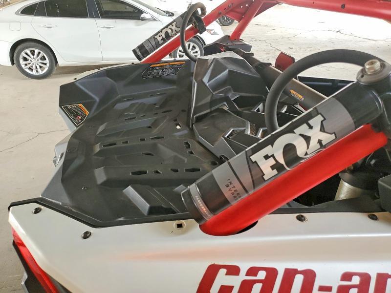2025 CAN-AM MAVERICK X3 X RC 72 TURBO RR — Фото 6 из 10