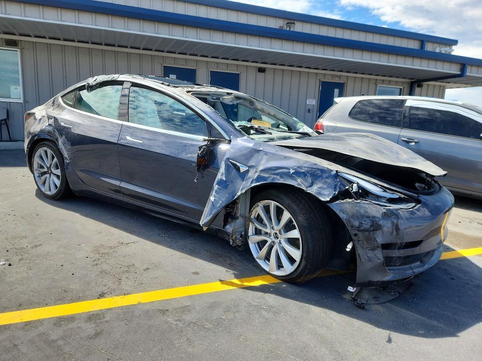 2020 TESLA MODEL 3 — Фото 4 из 12